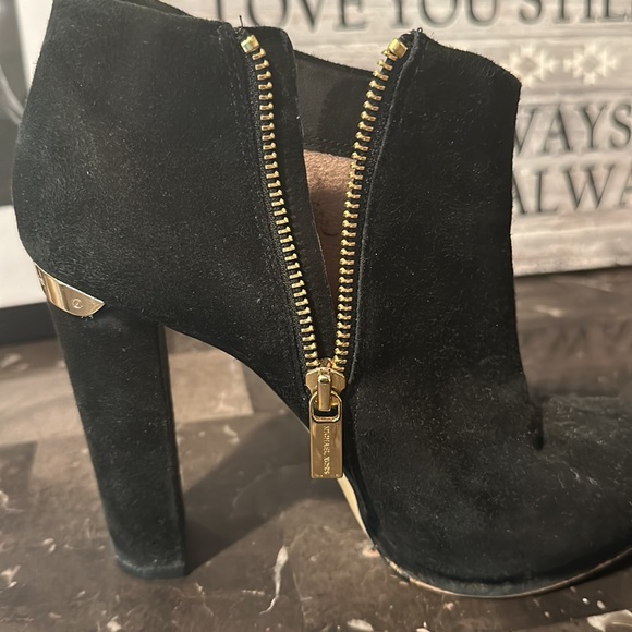 Michael Kors suede boot heels with gold accents - Picture 5 of 5